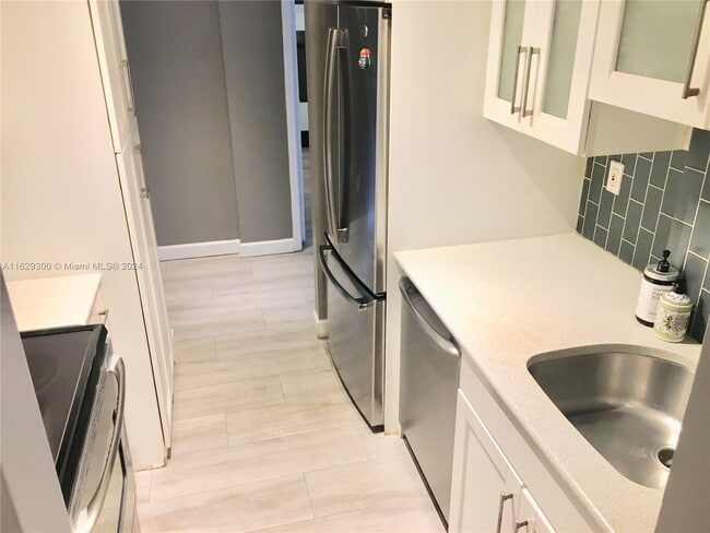 Photo - 7601 Dickens Ave Unit 202