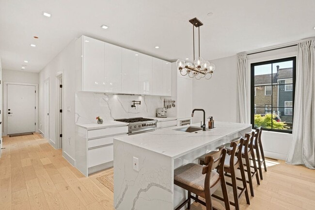 Photo - 2100 4th St NE