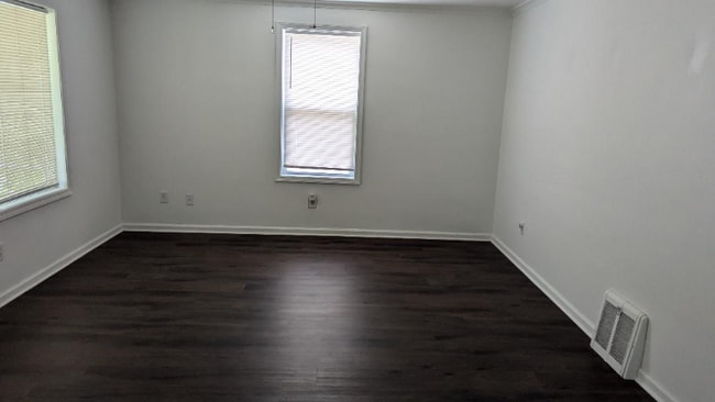 Photo - 2011 Ottawa St