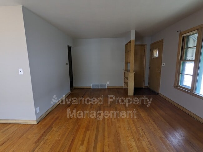 Photo - 6215 W Keefe Ave Pkwy