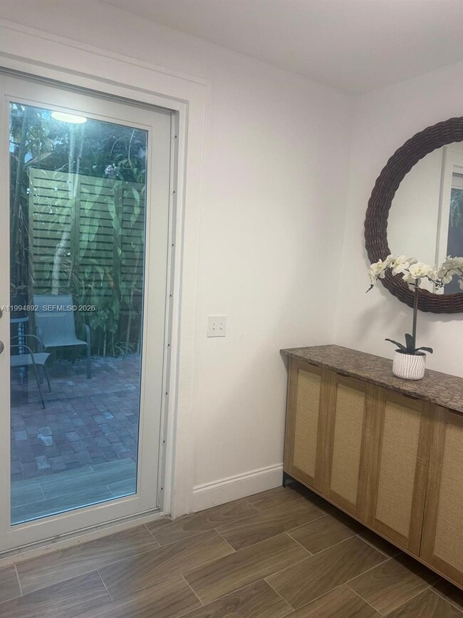 Photo - 1235 Coral Wy Unidad Cottage