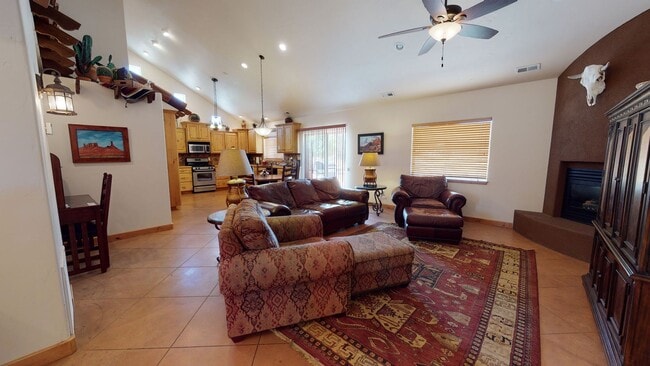 Photo - 3 Bedroom House by the Golf Course Fully F...