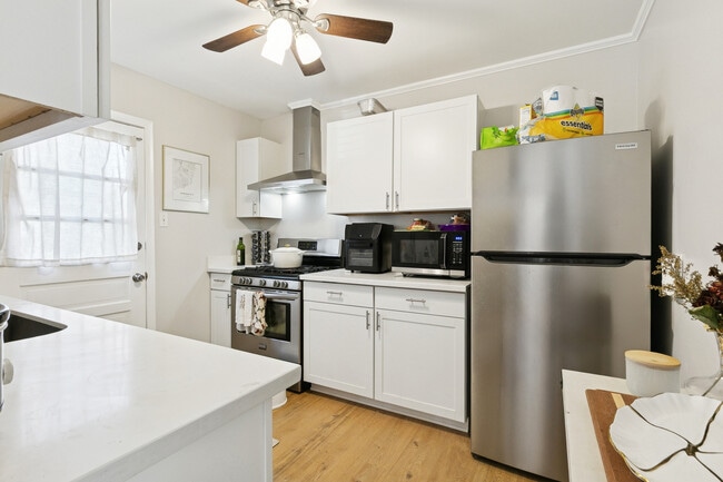 Photo - 453 Aurora Ave