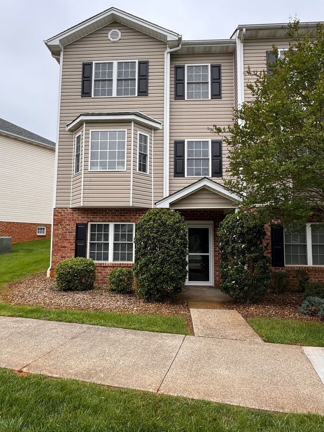3 Bedroom || 2 Full Bathroom & 2 Half Bath... - 3 Bedroom || 2 Full Bathroom & 2 Half Bath... Townhome