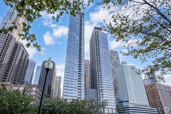 Building Photo - 600 N Lake Shore Dr Unit 2705 Rental