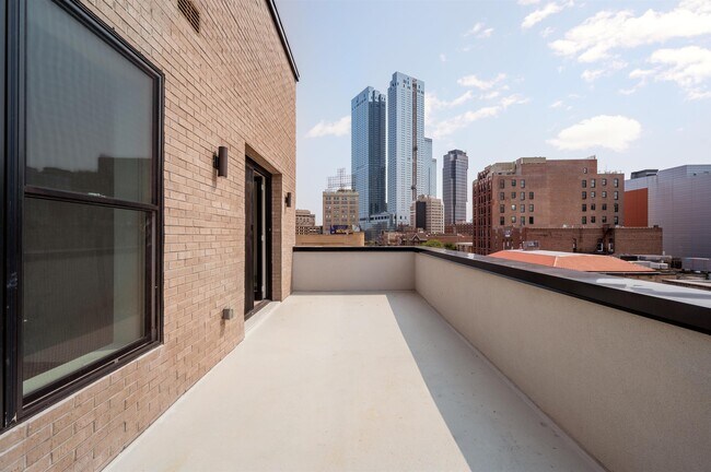 Building Photo - 857 Bergen Ave Unit 501