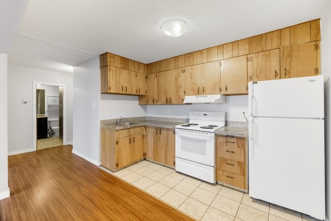 Building Photo - 2163 Hamilton St Unit 8