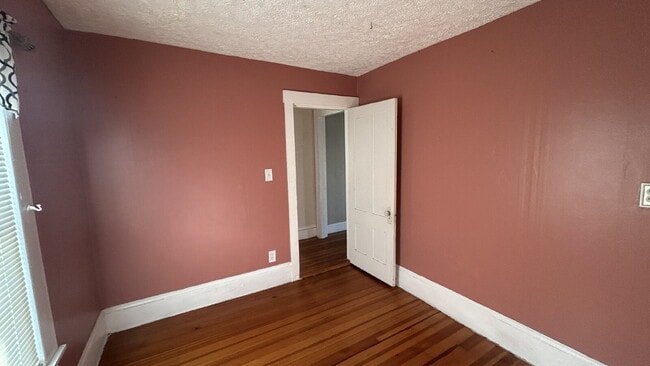Photo - Cozy 3-Bed / 1-Bath Apartment in the Heart of Biddeford Unit Apt 2