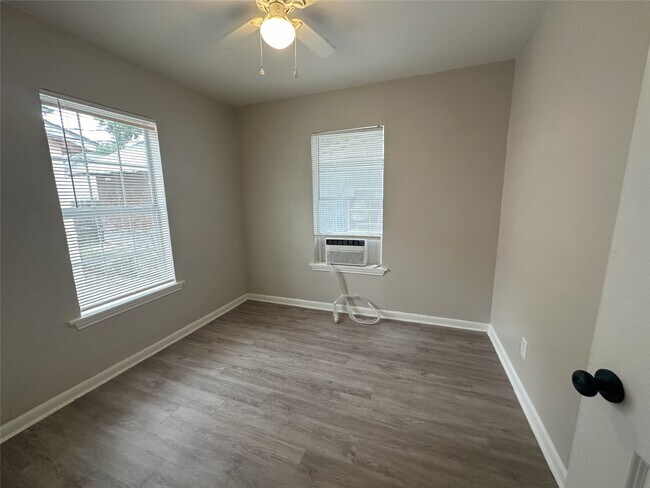 Photo - 515 Margil St