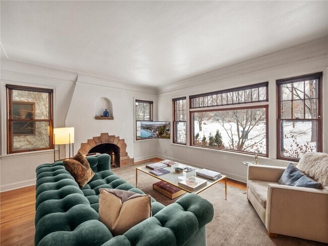 Photo - 4325 Chowen Ave S