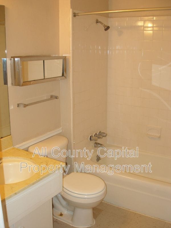 Photo - 6506 South First Street #102, Unidad 102