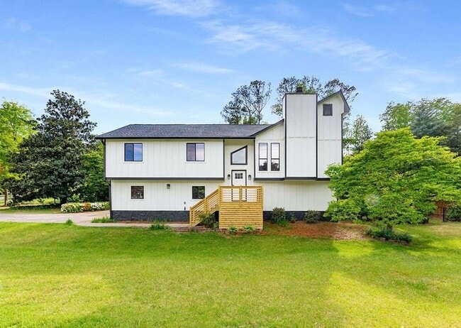 Building Photo - 4 bed 3 bath in Marietta! Rental