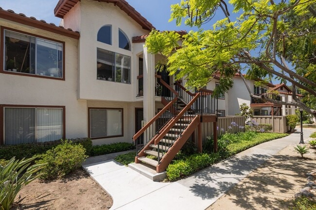 Building Photo - 1 Bedroom Plus Loft Near UCSD! | Water Included!