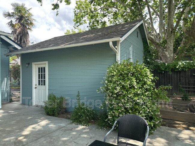 2152 6th Ave