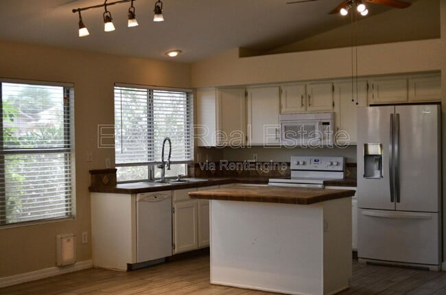 Photo - 1476 E Silver Creek Rd