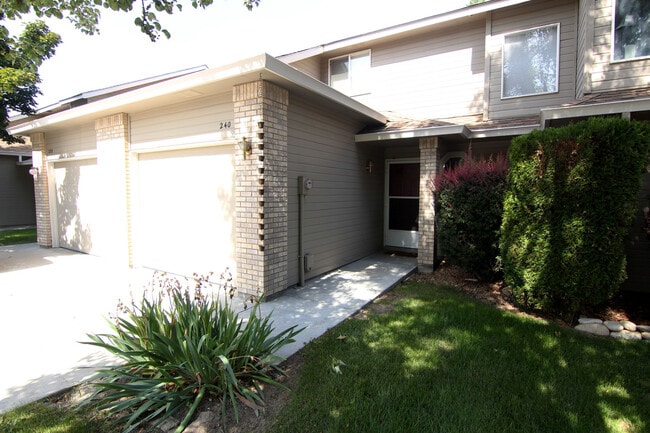Beautiful Contemporary Townhome In SE Boise - Beautiful Contemporary Townhome In SE Boise