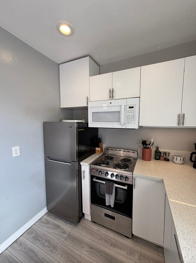 Golden Glen Apartments
