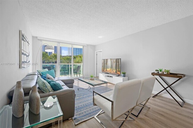 Photo - 19370 Collins Ave Unidad 321