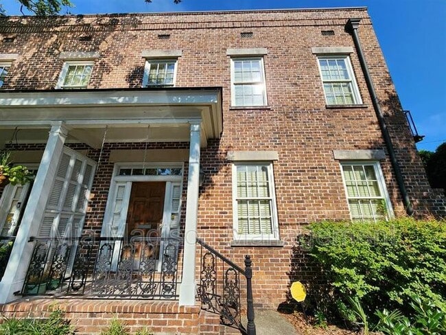 Photo - 464 Montgomery St