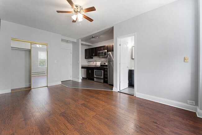 Photo - 5863 N Kenmore Ave