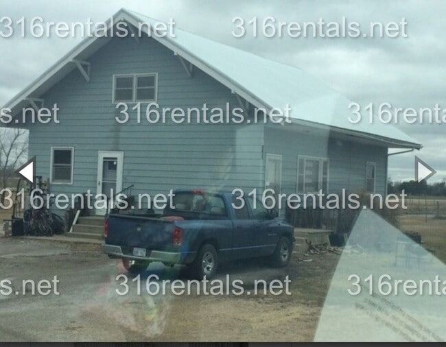 Building Photo - 1201 Hoch Unit 2