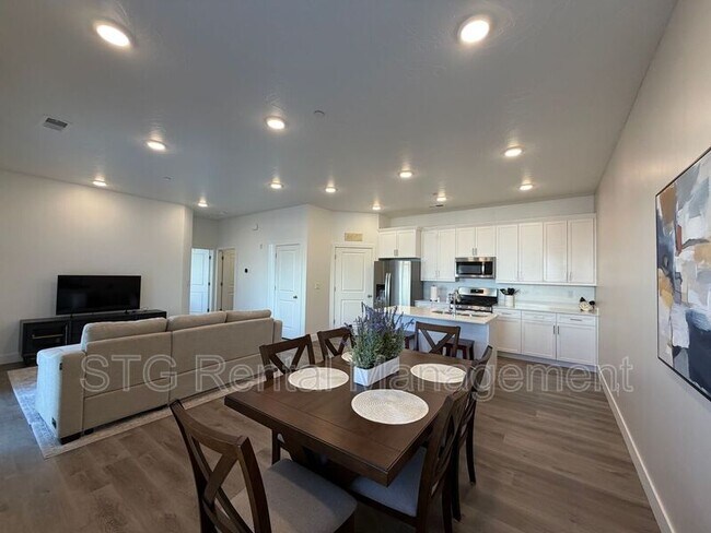 Photo - 5801 S Garnet Dr Unidad #1-101