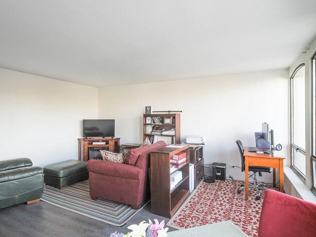 Photo - 1451 E 55th St Unit 423N