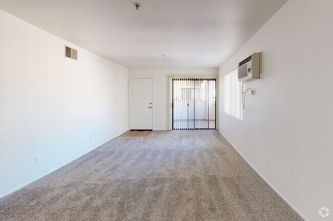 1BR, 1BA - 701-745 SF