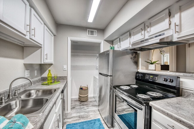 Photo - Lakes at Lincoln