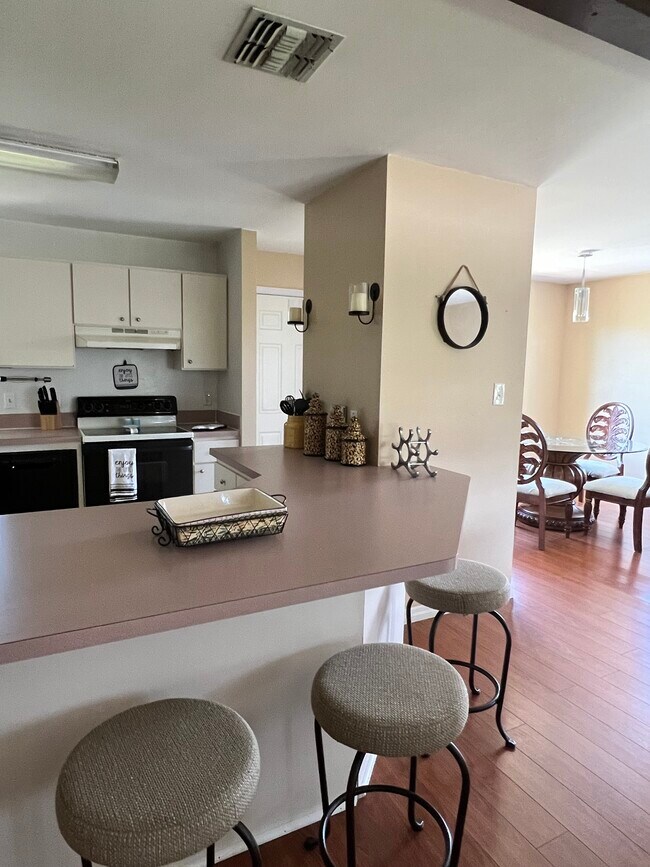 Cocina, Comedor - 5480 Avenue B Unidad 5480