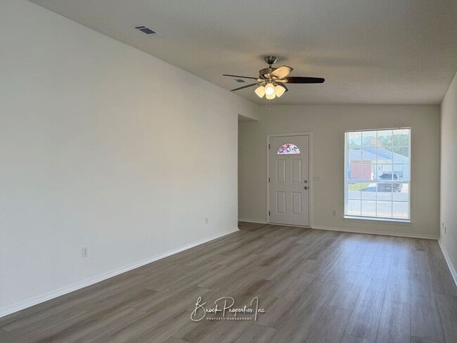 Photo - 501 Ashwood Ln