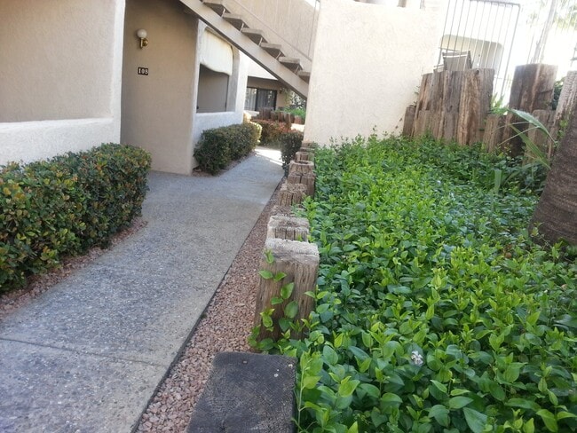 Photo - 5500 N Valley View Rd Unit 303