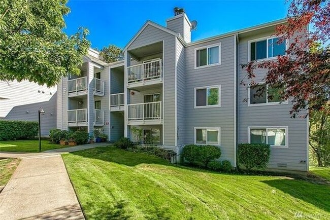 Building Photo - 2 Bed 1 Bath Condo Renton Highlands
