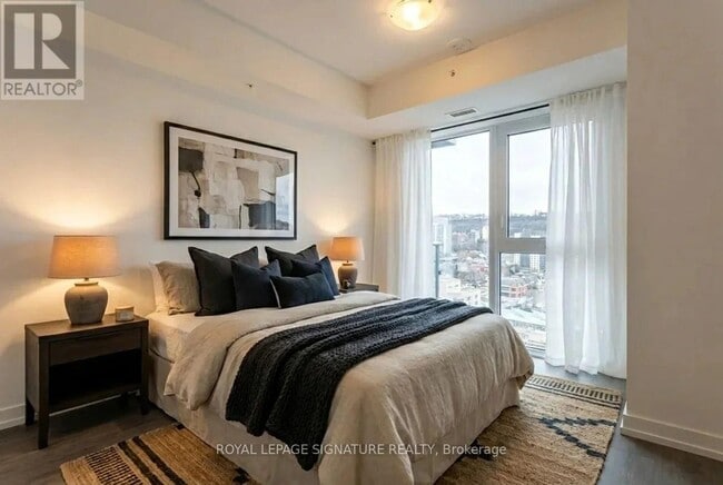 Photo - 75 James St S Unit 1421