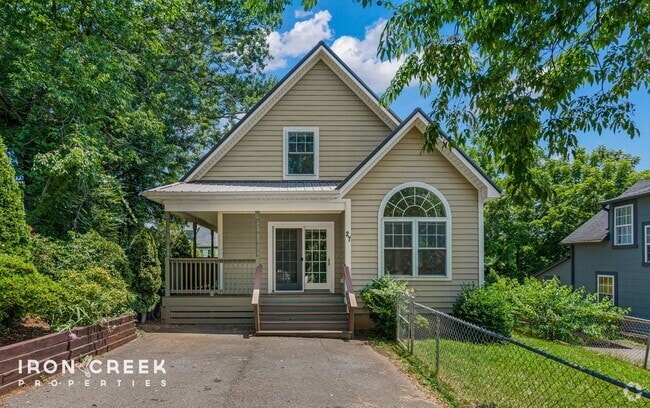 Building Photo - Charming Three-Bedroom Home with Solar Pow...