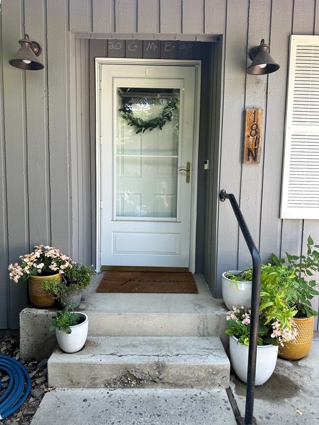 Building Photo - Beautifully Remodeled 3 Bedroom, 2 Bathroom Home – Move-In Ready!