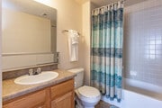 2BR, 2BA - 997SF
