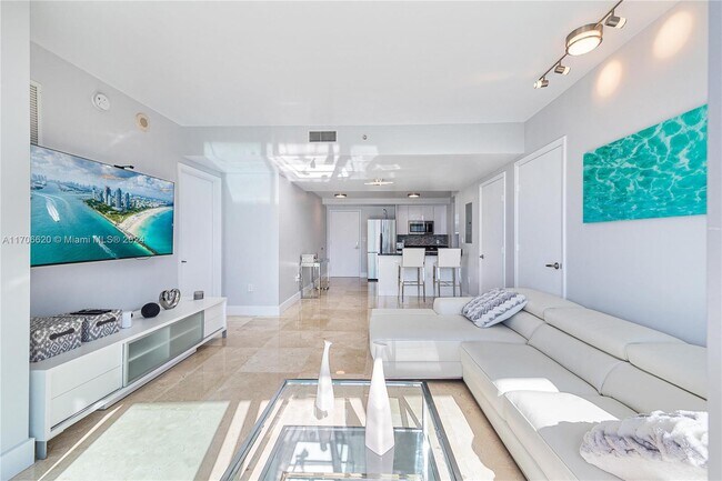 Photo - 92 SW 3rd St Unidad 3802