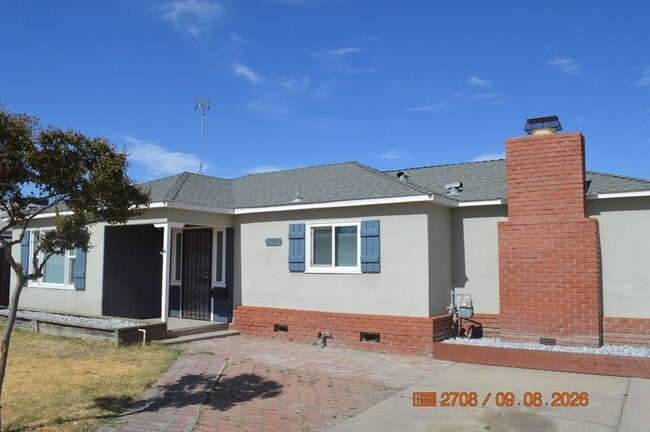 Photo - 875 S Minaret Ave