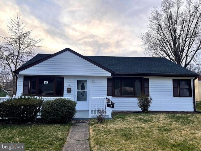 Building Photo - 9 Dixfield Ave Rental