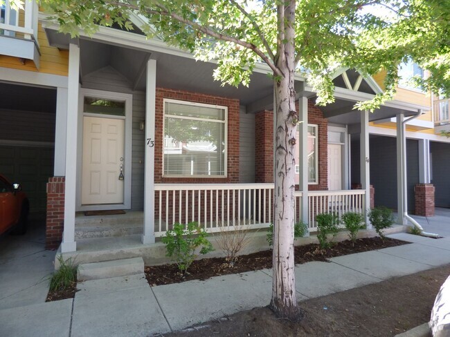 Building Photo - Beautiful Townhome in South Longmont