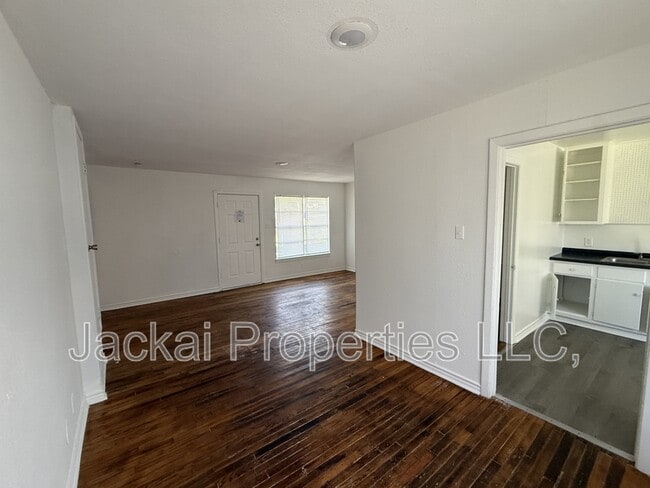 Photo - 15 MacArthur Dr