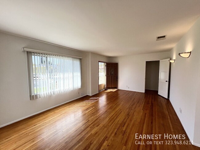 Photo - 14013 Addison St