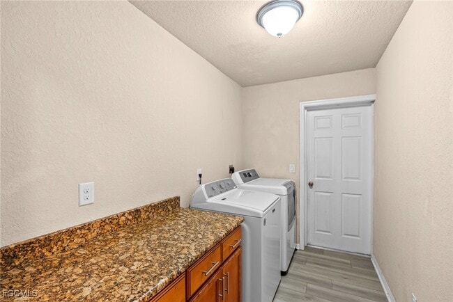 Building Photo - 1022 NE 14th Ave