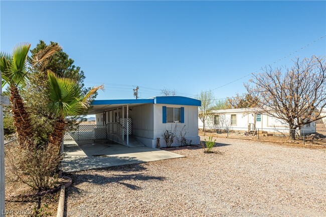 Front Yard - 1240 S Comstock Cir W House