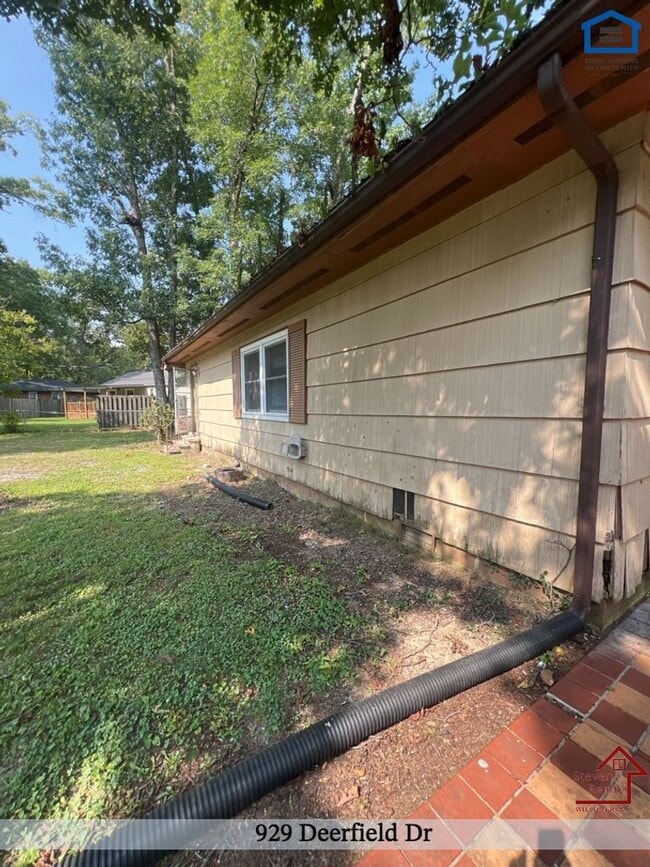 Photo - 929 Deerfield Dr