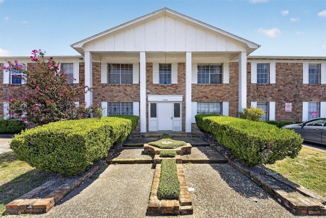Building Photo - 7205 Beechnut St Unit D