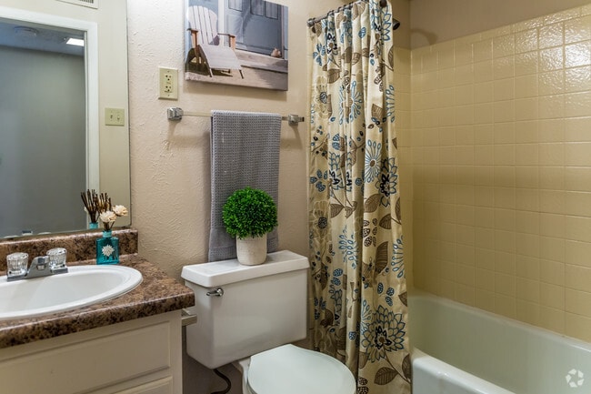 2BR, 2BA - 948 SF - 2nd Bathroom - Pinebrook Pointe-New