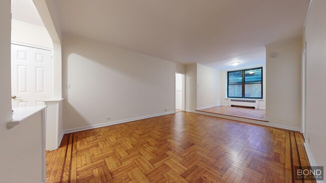 Building Photo - 124 E 24th St Unit 1B