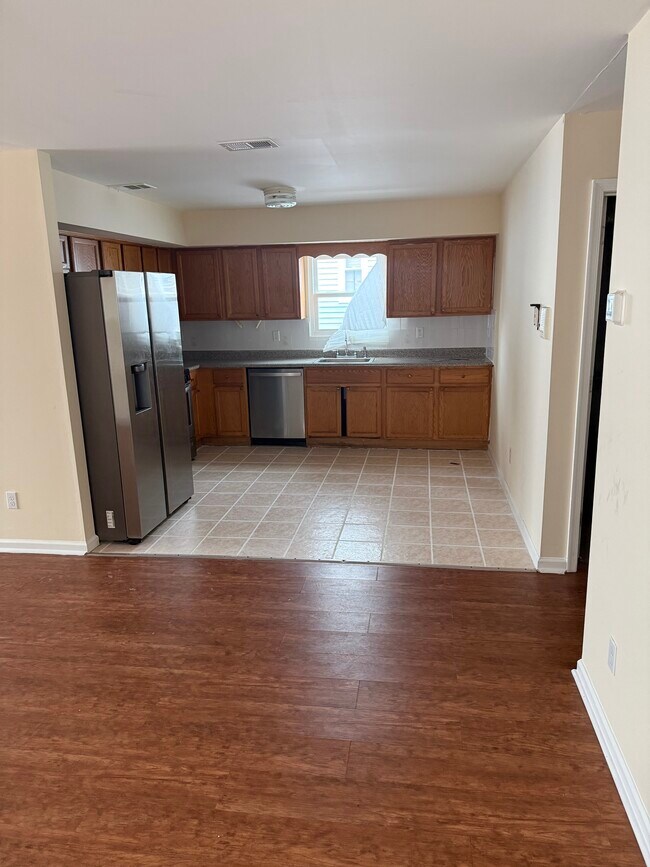 Photo - 183 Chancellor Ave Unit First Floor